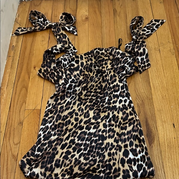 Silence + Noise Leopard Print Mini Dress. Ribbons. Mini. Size XL. Accents curves - Picture 5 of 5